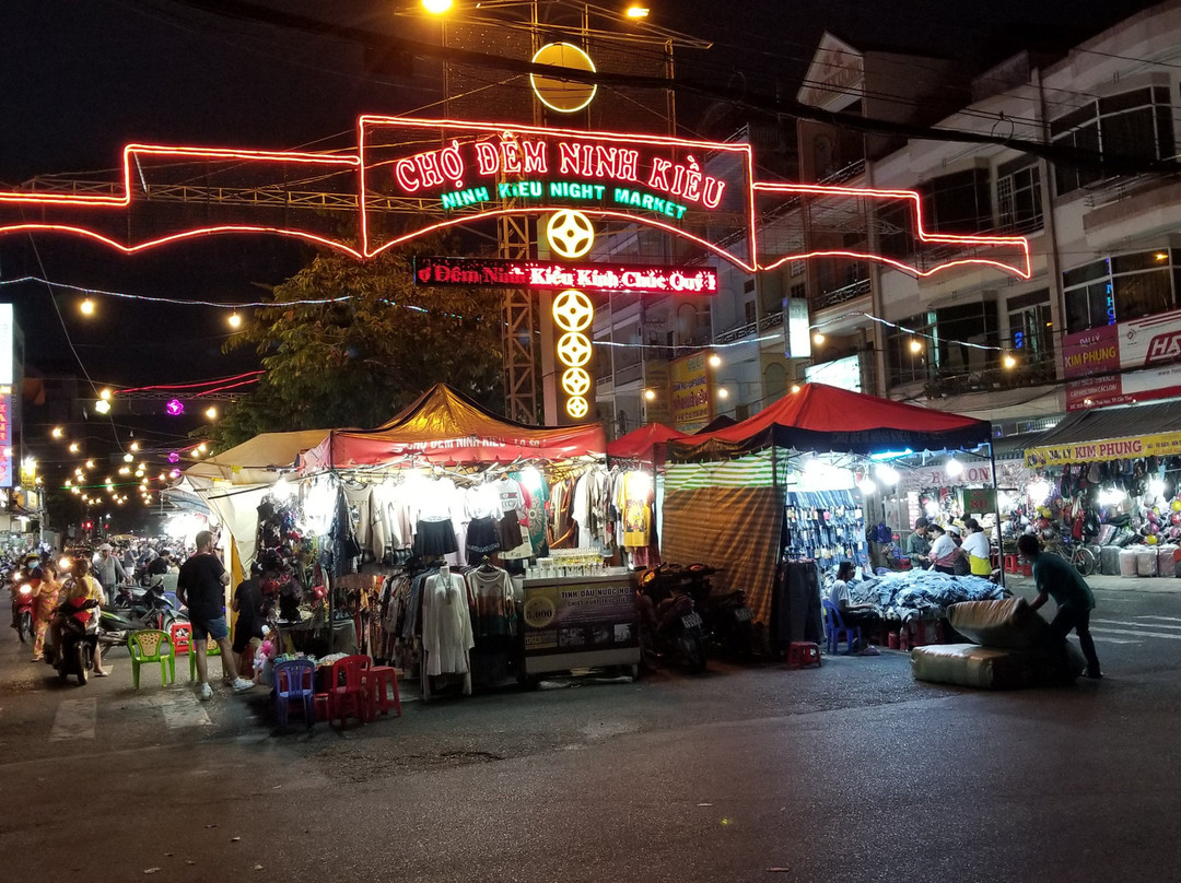 Ninh Kieu Night Market-Ninh Kieu必去景点