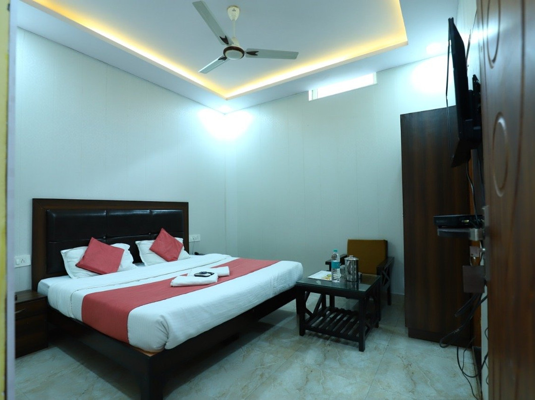 Yog Stay Hotel Laxman Grand主图