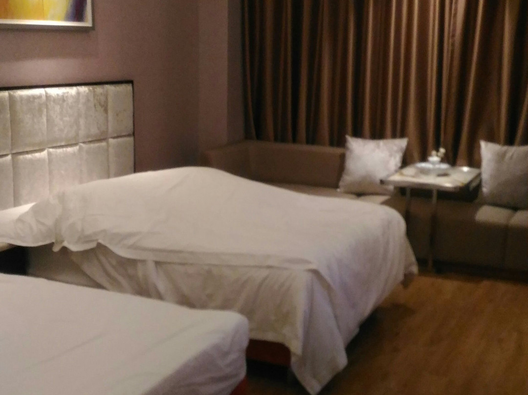 万隆大酒店主图