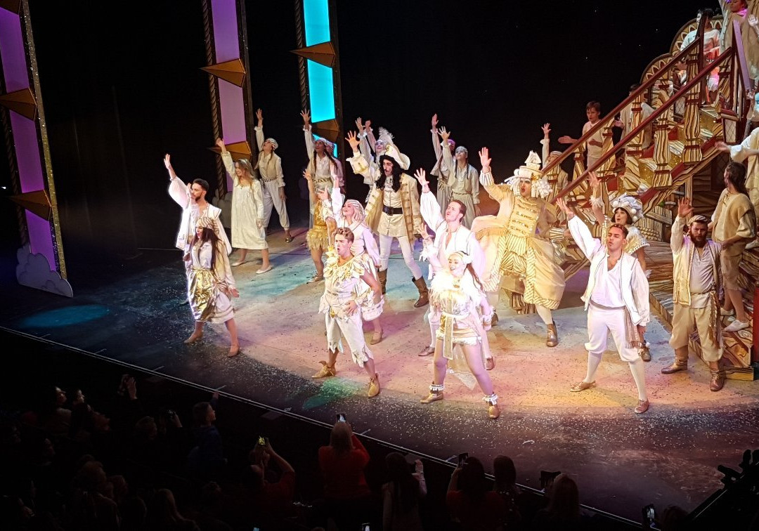Grove Theatre-邓斯特布尔必去景点