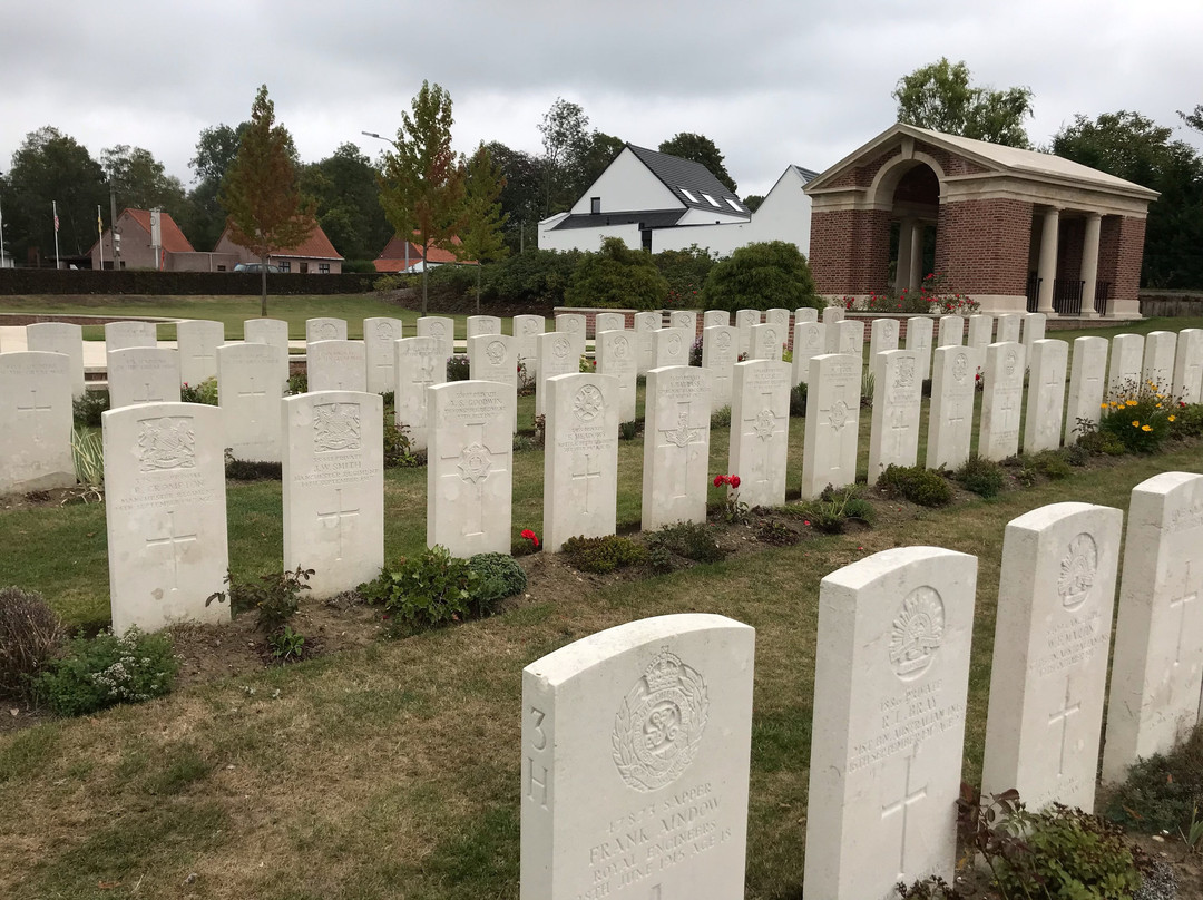 Hooge Crater Cemetery景点图片