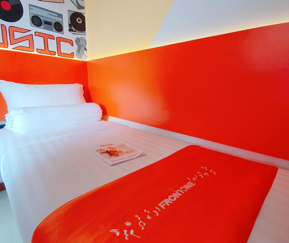 Front One Cabin Slamet Riyadi主图