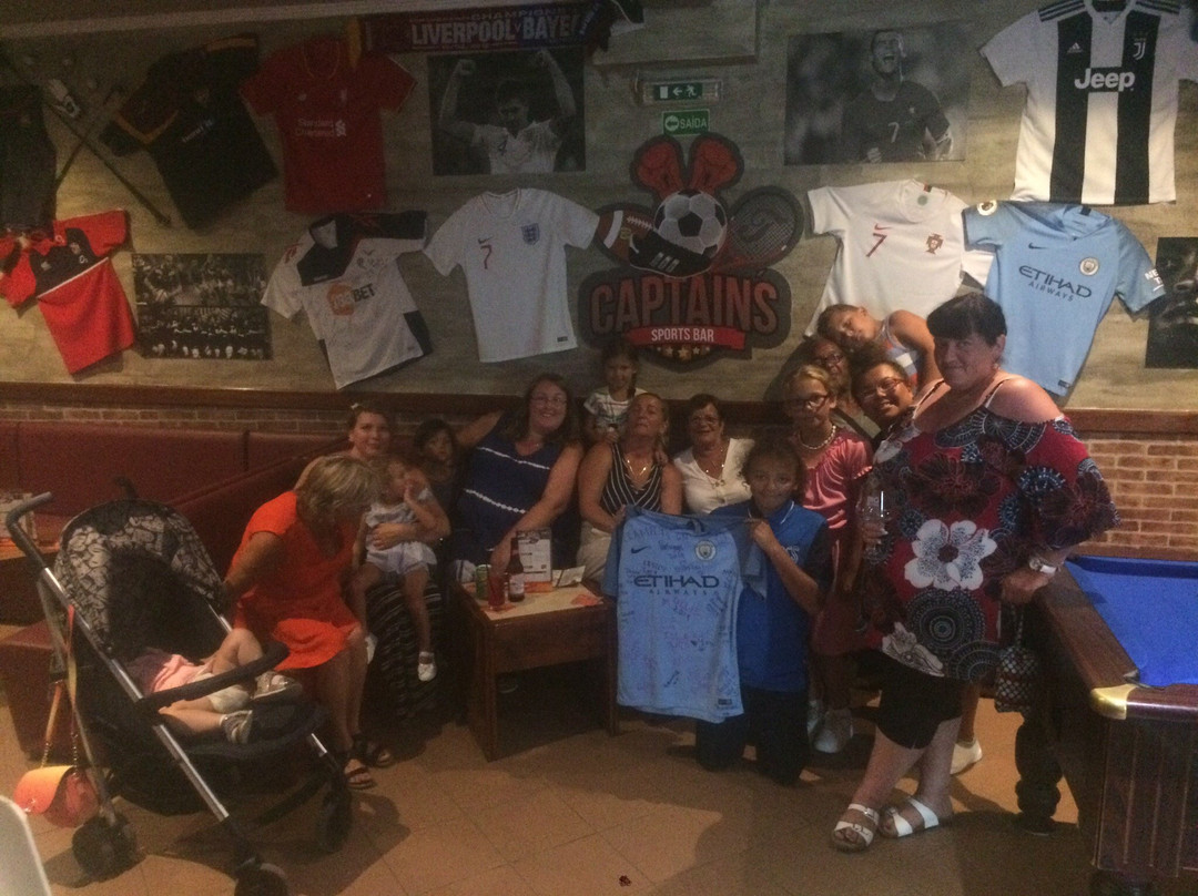 Captain's Sports Bar-Olhos de Agua必去景点