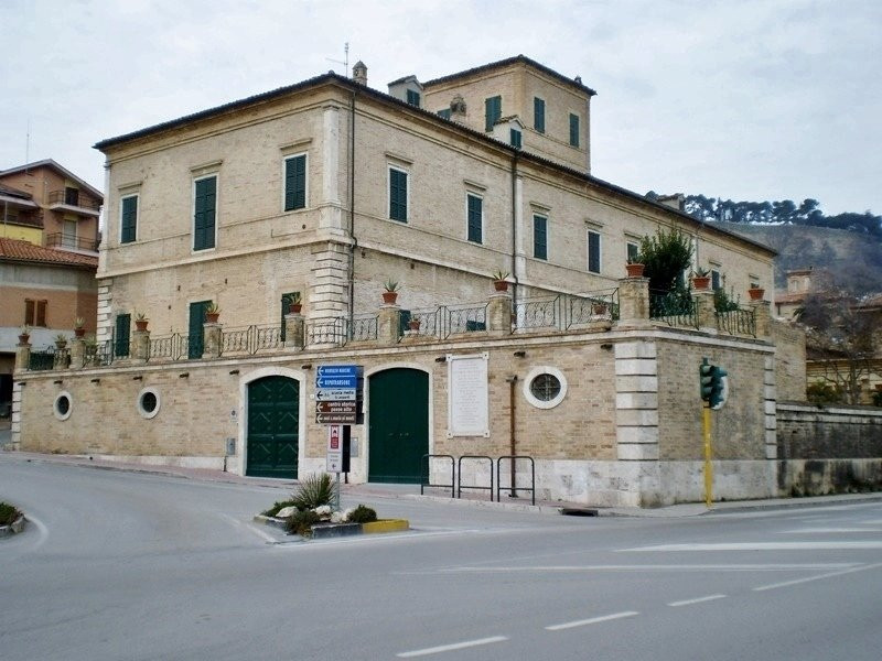 Palazzo Laureati景点图片
