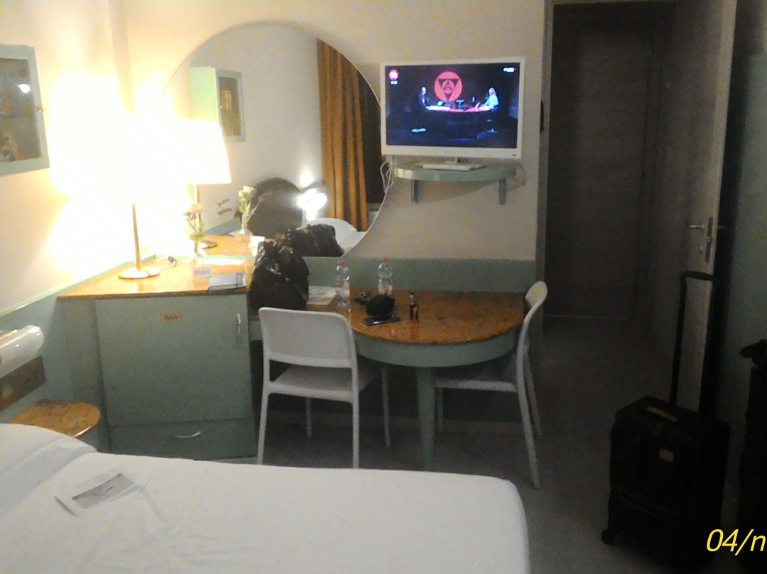 Hotel Motel 2000主图