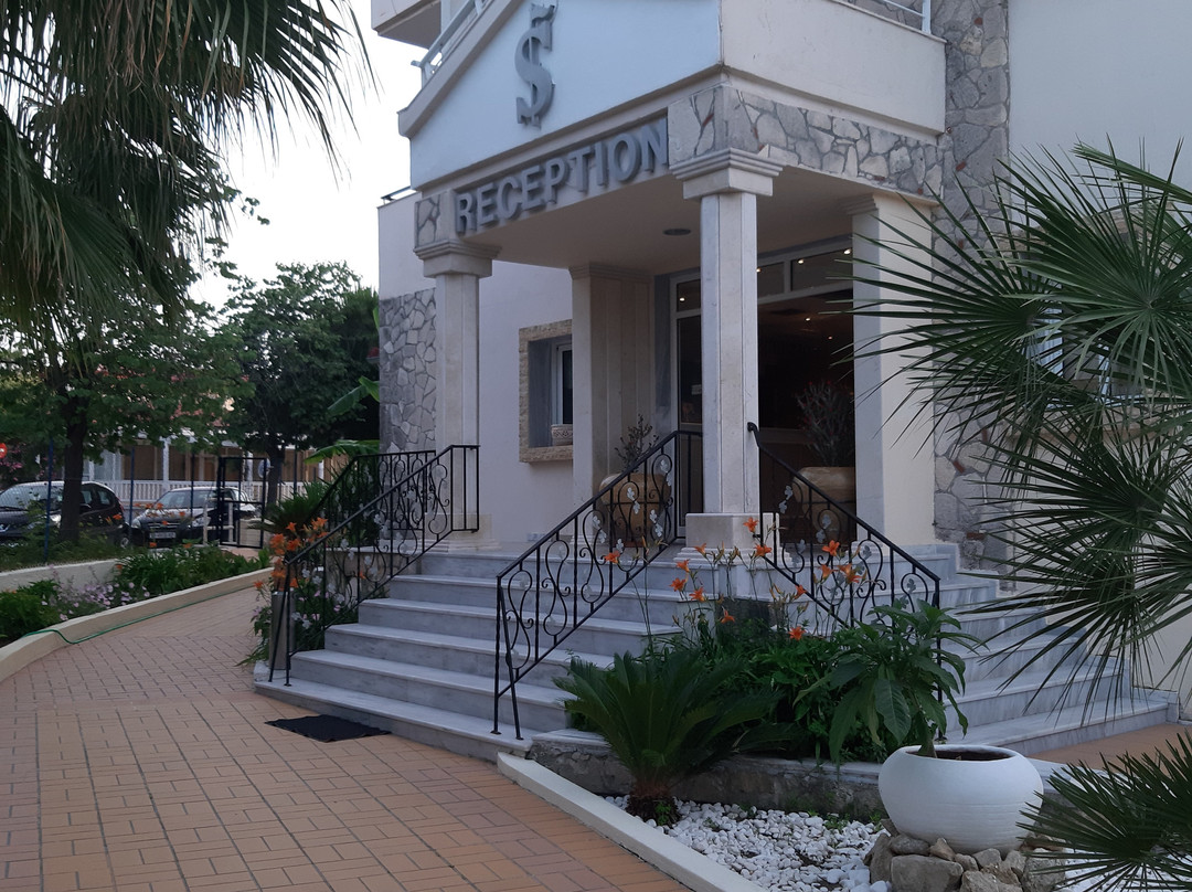 Tresor Sousouras主图