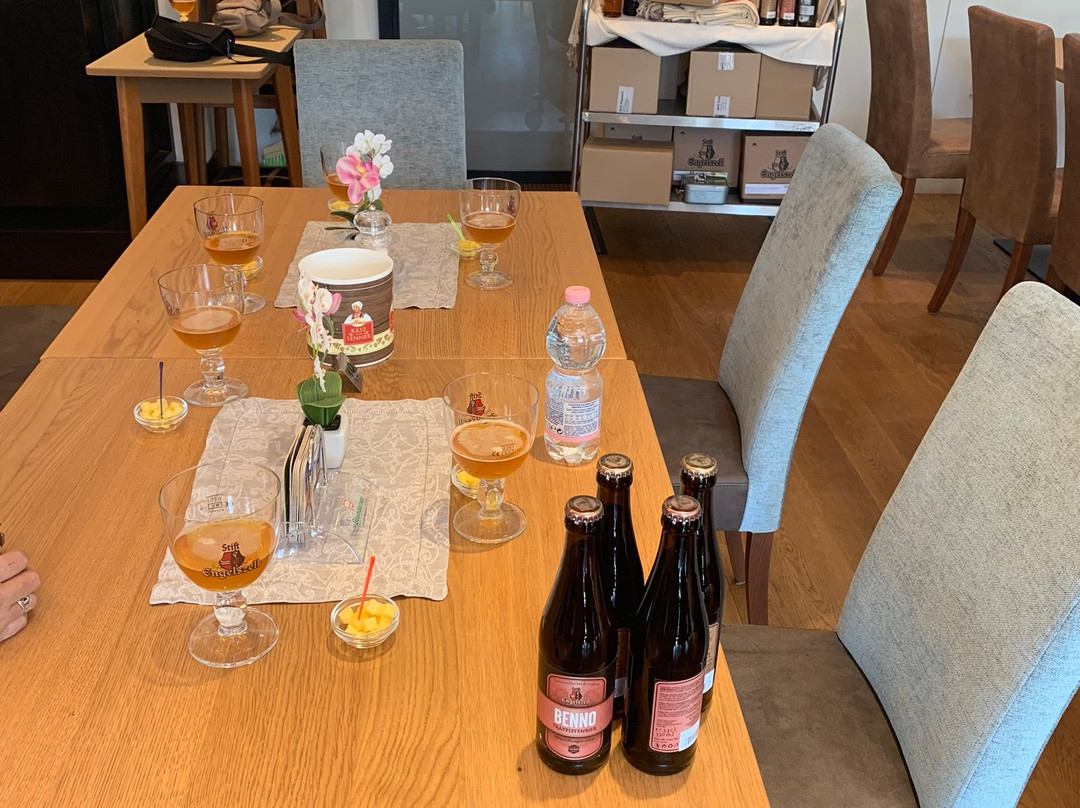 Goldenes Schiff Hotel-Mietparkplätze主图