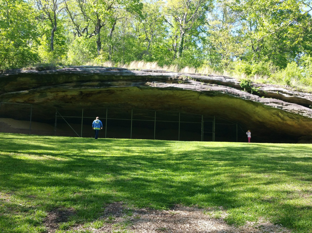 Wellsville旅游景点-Graham Cave State Park