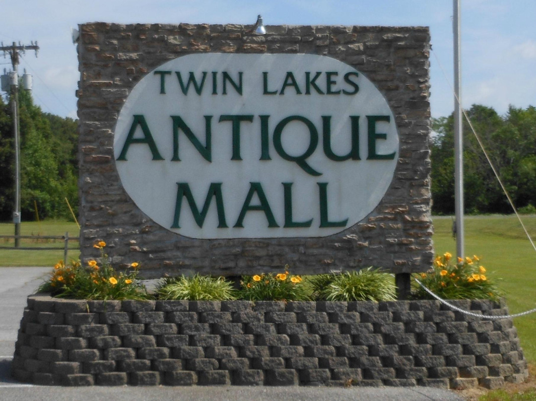 Twin Lakes Antique Mall景点图片