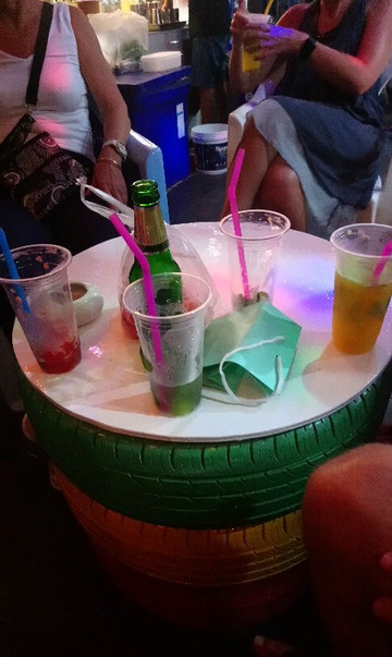 In's Mojitos and Art Gallery-巴尼亚海滩必去景点