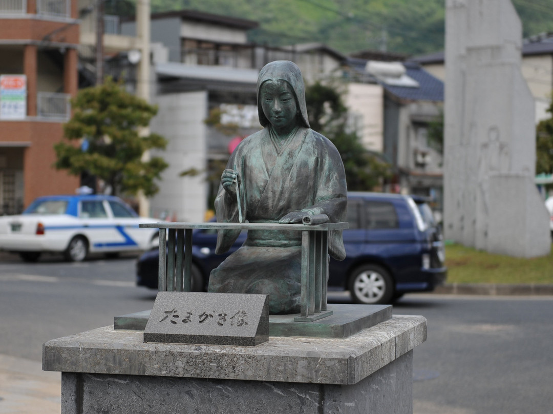 Tamagaki & Yusei Monuments-新见市必去景点