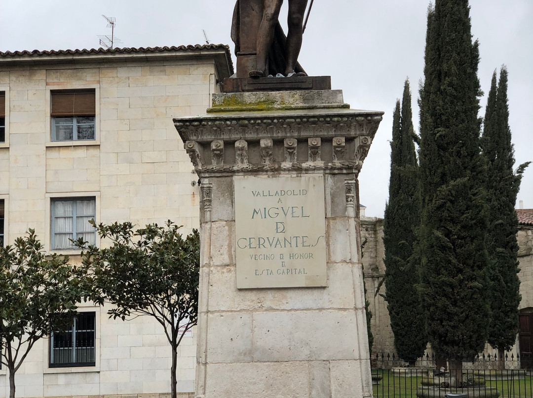 Estatua De Cervantes-瓦拉杜利德必去景点