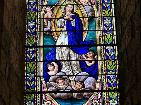 Eglise Notre-Dame-Bouresse必去景点