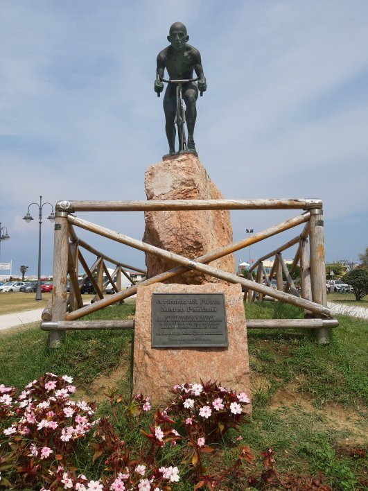 Monumento a Marco Pantani景点图片