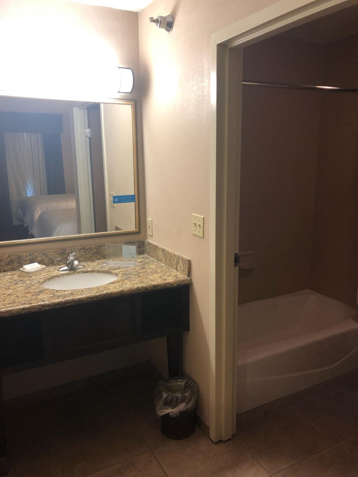 Hampton Inn & Suites Scottsbluff-Conference Center-浴室