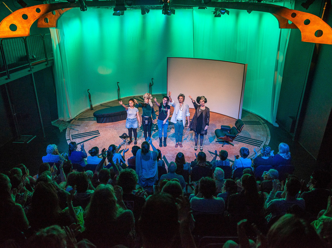 Brown's Mart Theatre-达尔文市必去景点