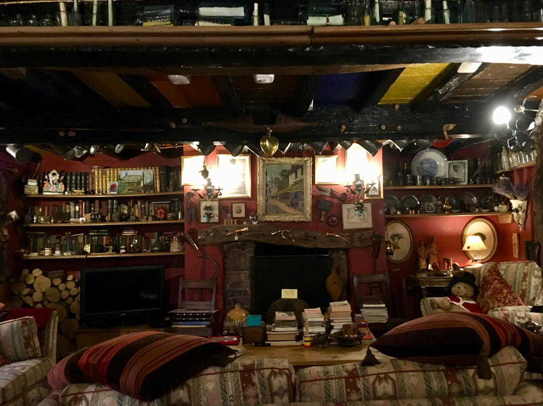 Wizards Thatch at Alderley Edge主图