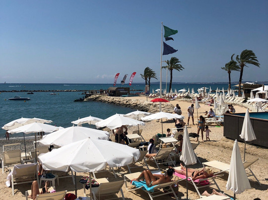 Bay Star Beach Restaurant & Beach-圣洛朗迪瓦尔必去景点