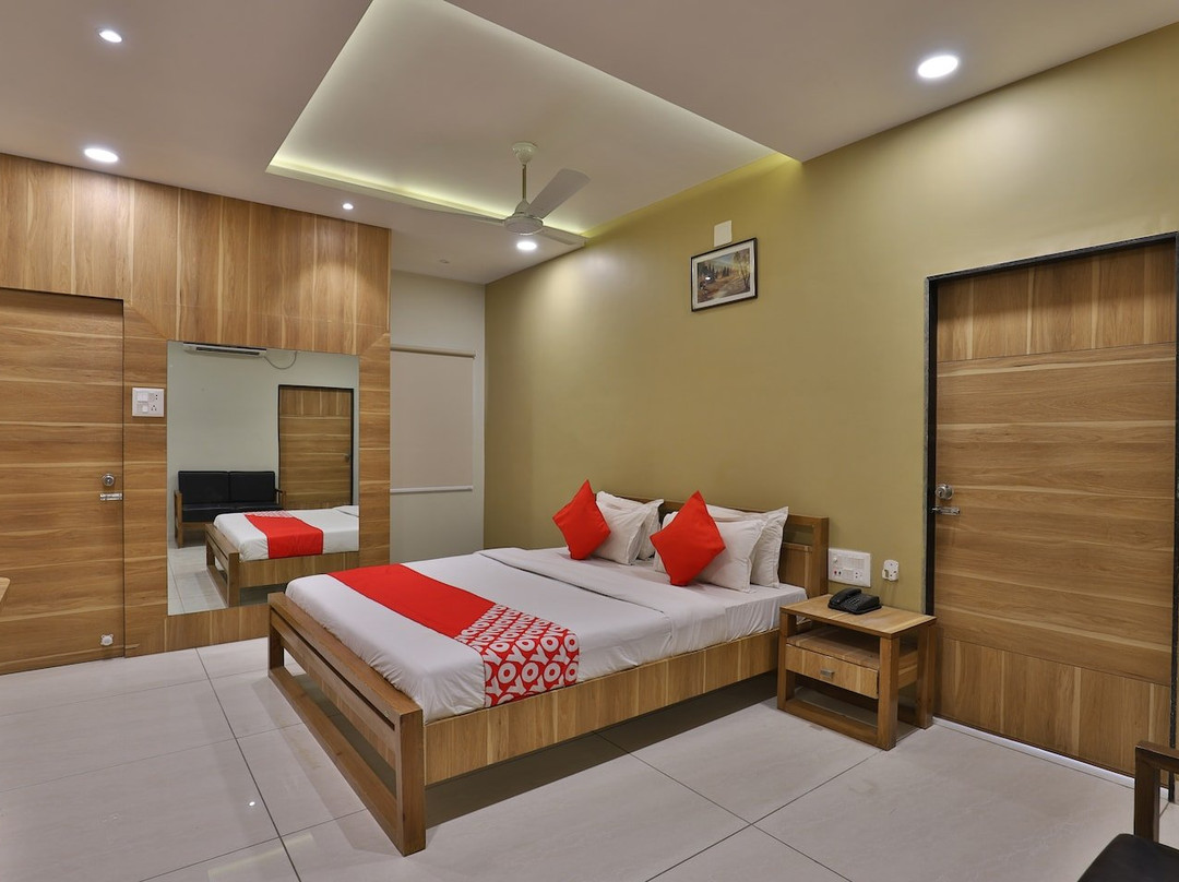 Hotel Om Palace And Party Plot Palitana主图