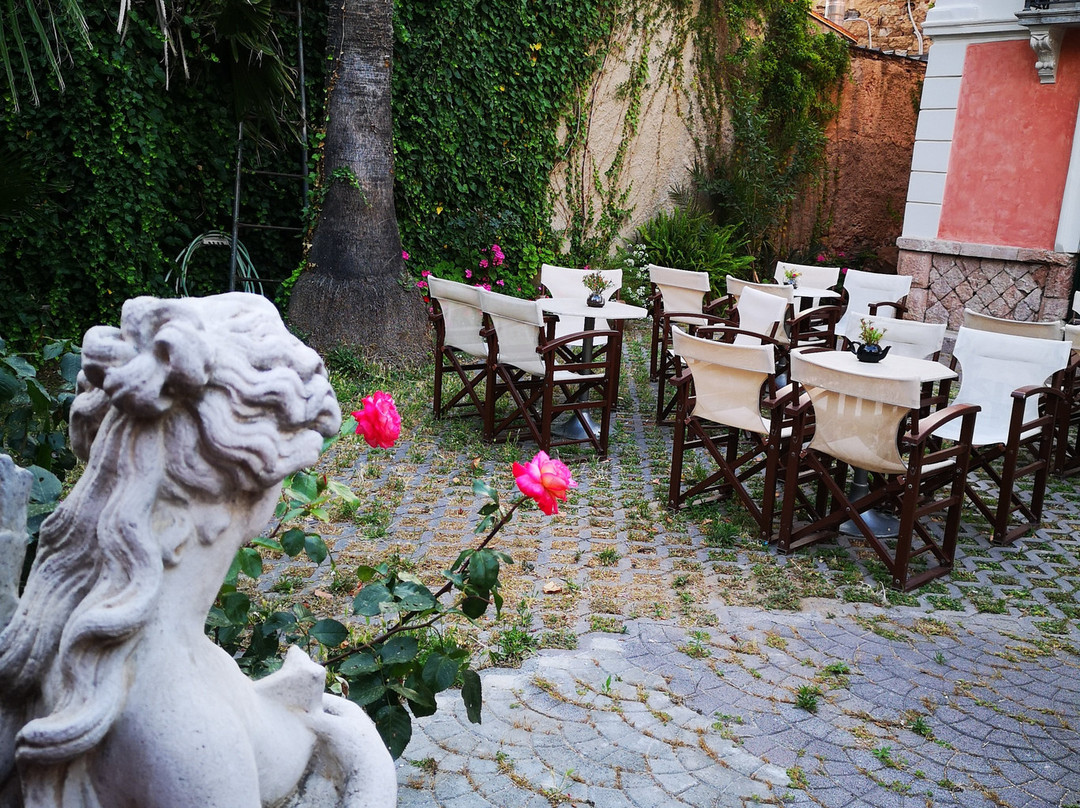 Nafsimedon Hotel主图