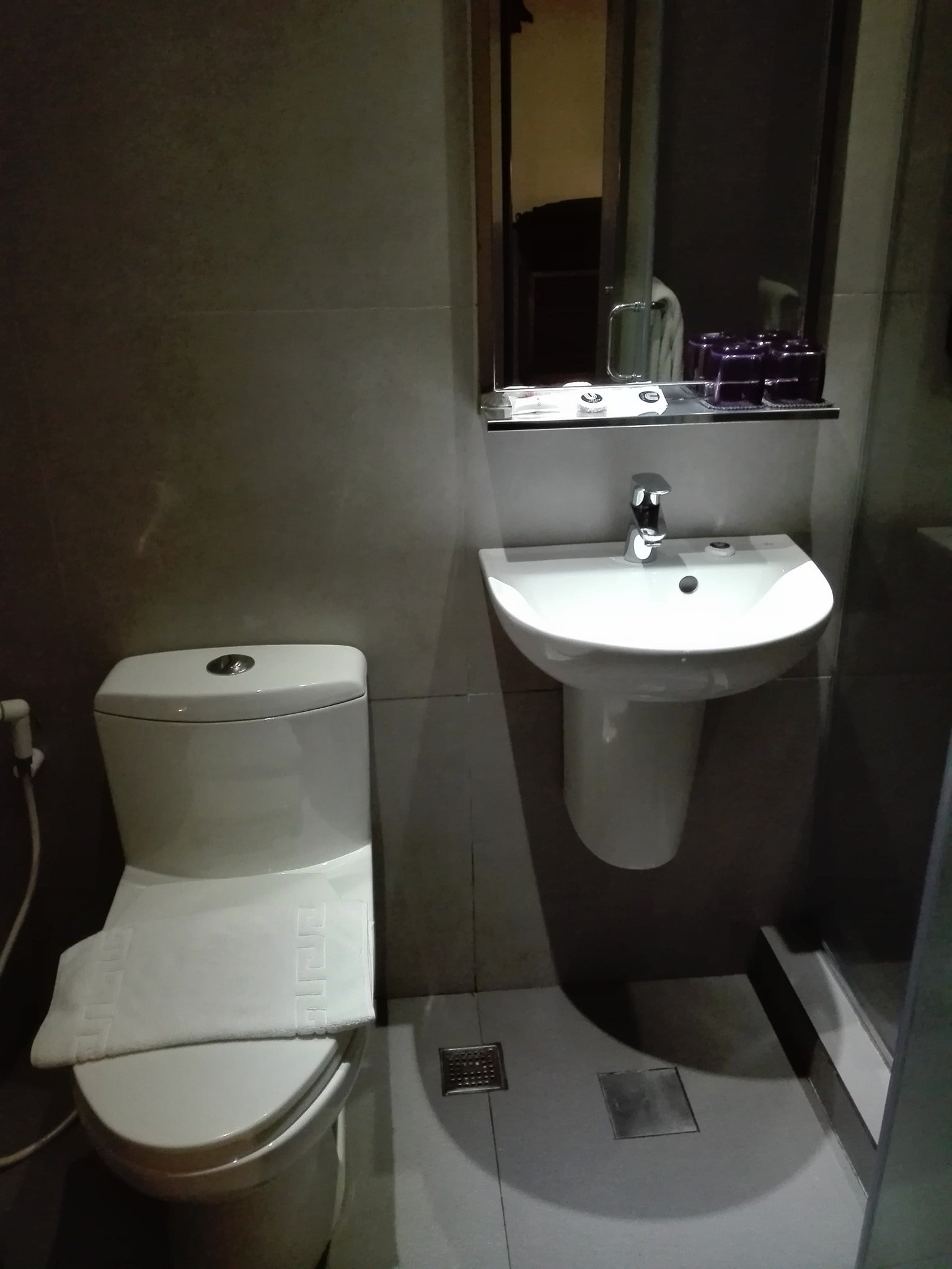 U Hotels Makati-浴室