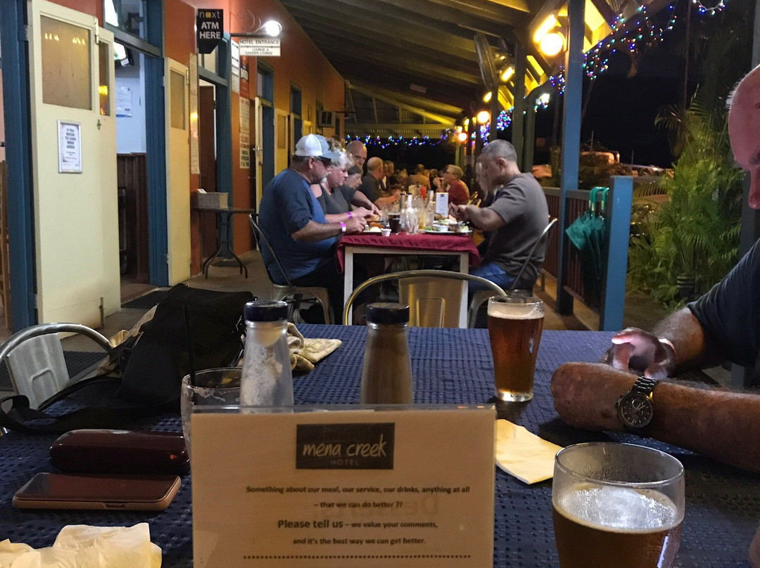 Mena Creek Hotel主图