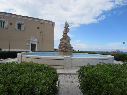 Fontana di Piazza Sant'Antonio-Termoli必去景点