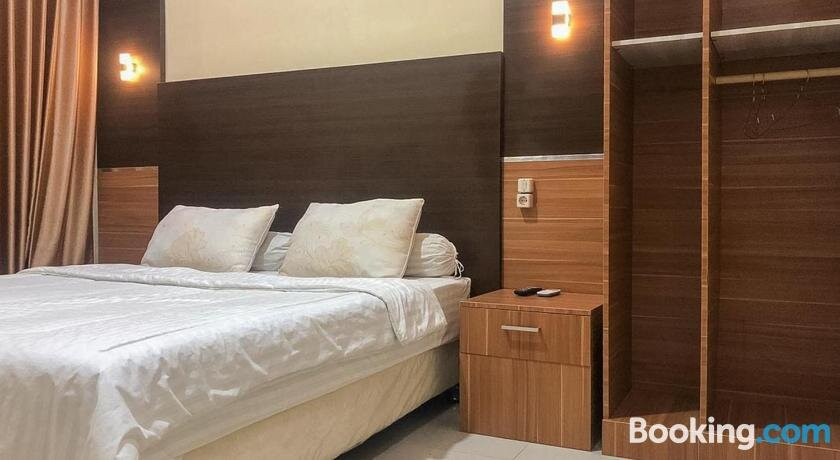 RedDoorz Syariah near Alun Alun Bima