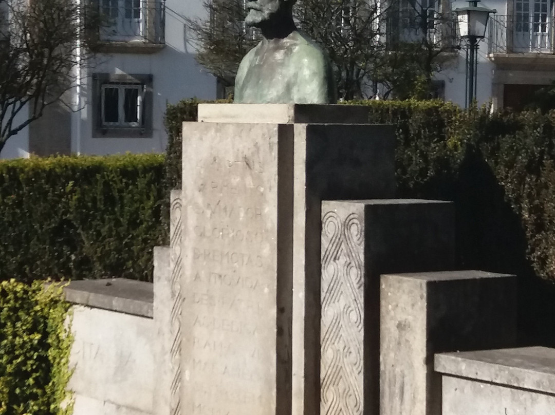 Monumento a Martins Sarmento-吉马良斯必去景点