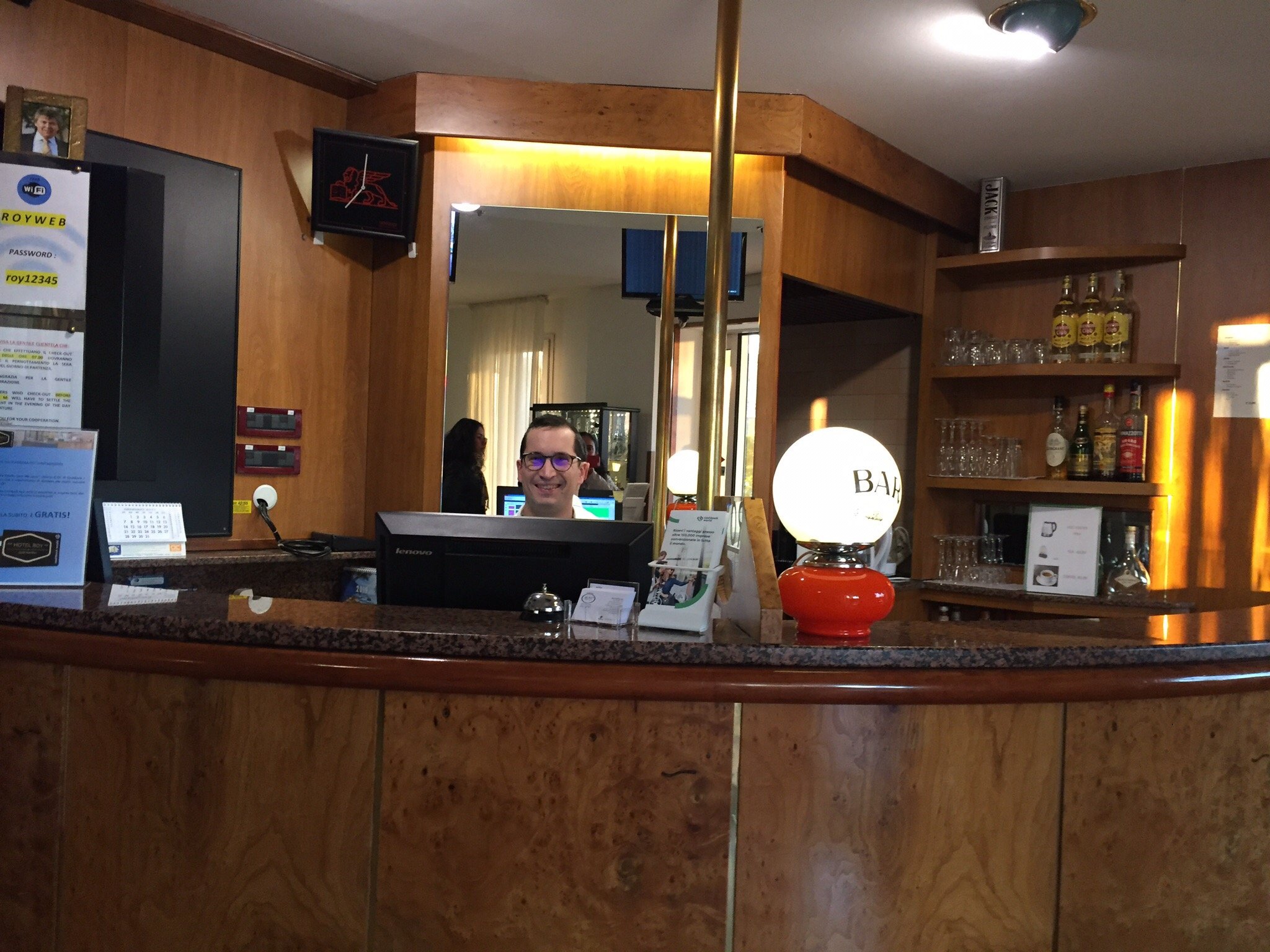 Roy Hotel-官方