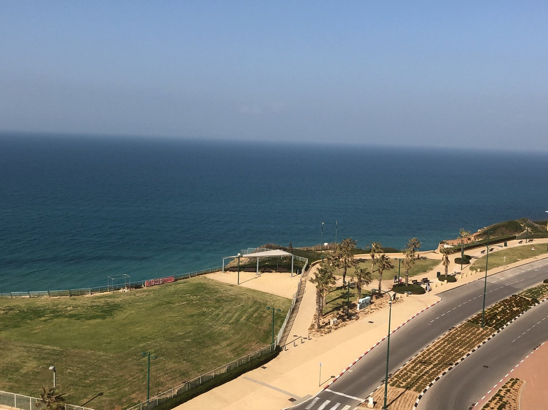 Ramada Hotel & Suites by Wyndham Netanya主图