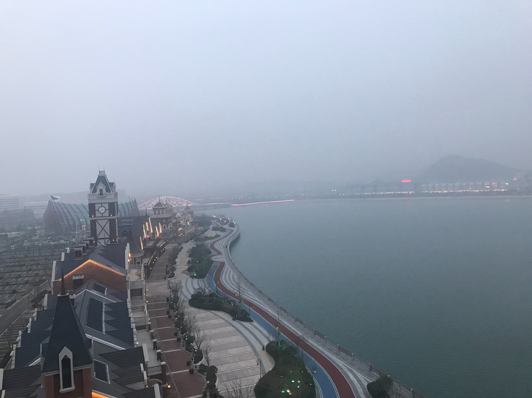 青岛东方影都希尔顿逸林酒店主图