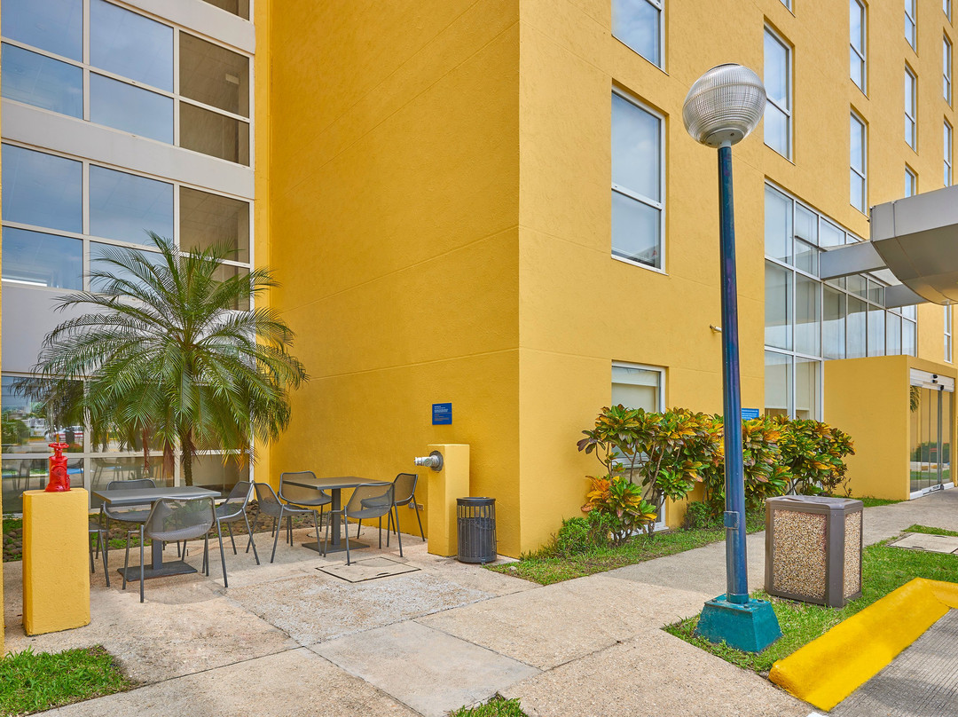 米纳蒂特兰城市快捷酒店主图