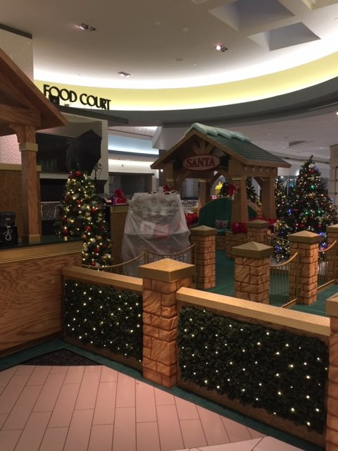 Laurel Park Place-利沃尼亚必去景点