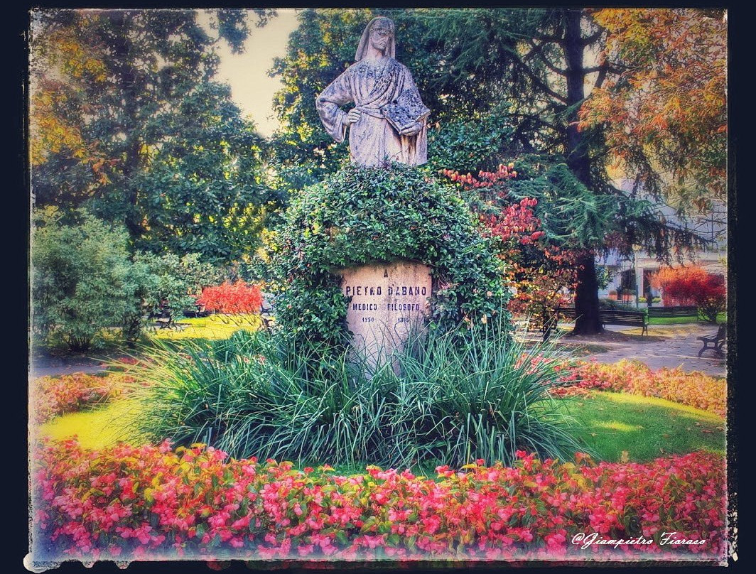 Statua di Pietro d'Abano-阿巴诺泰尔梅必去景点