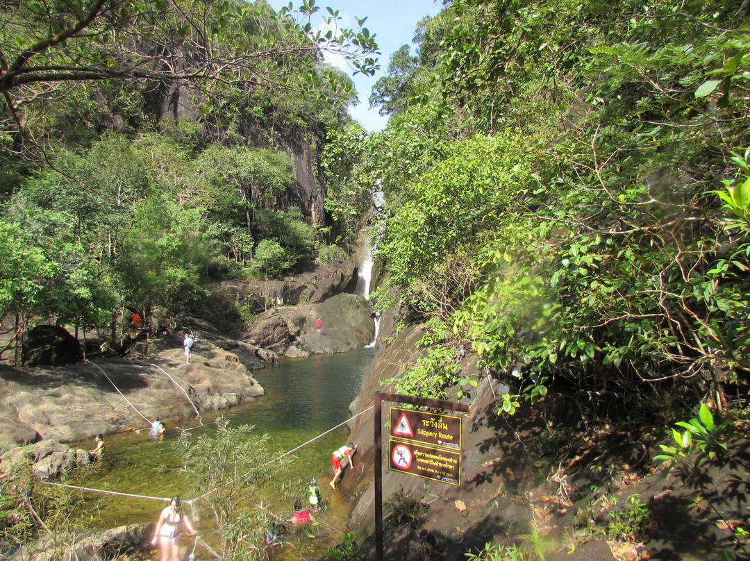 Khlong Nonsi Waterfall景点图片