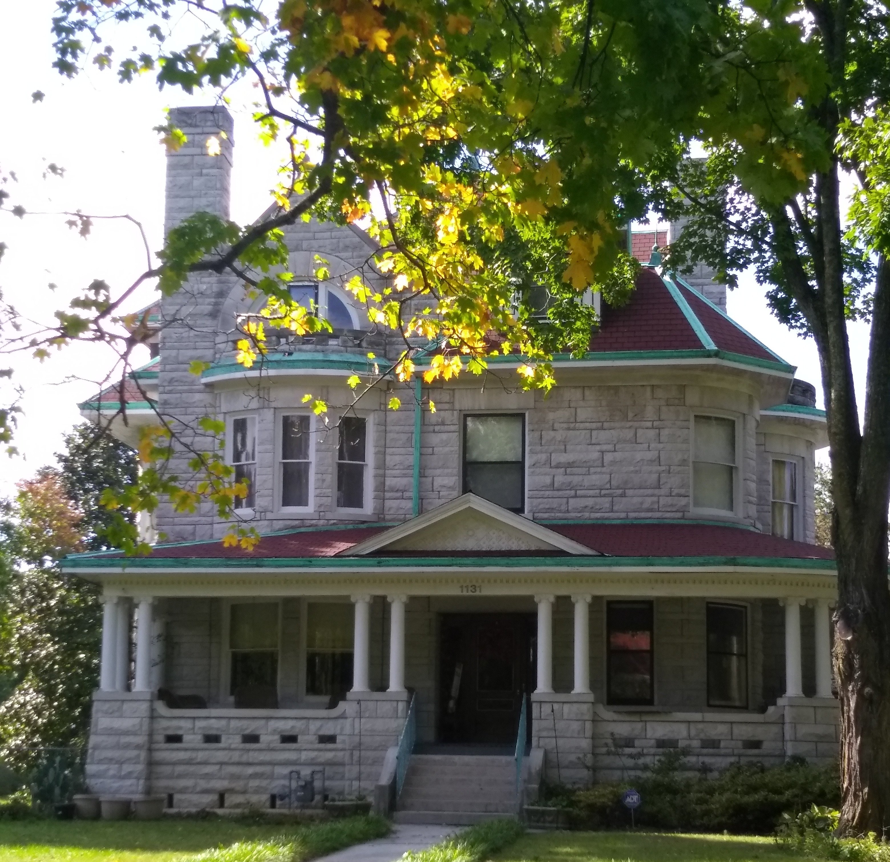 Leggett House-官方