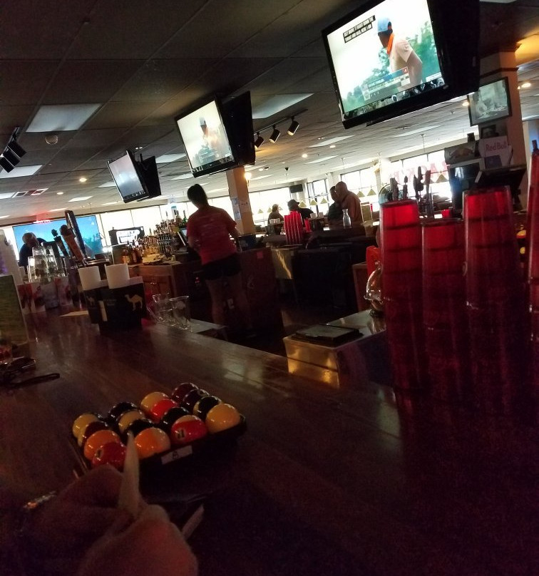 Rack'em Pub and Billiards