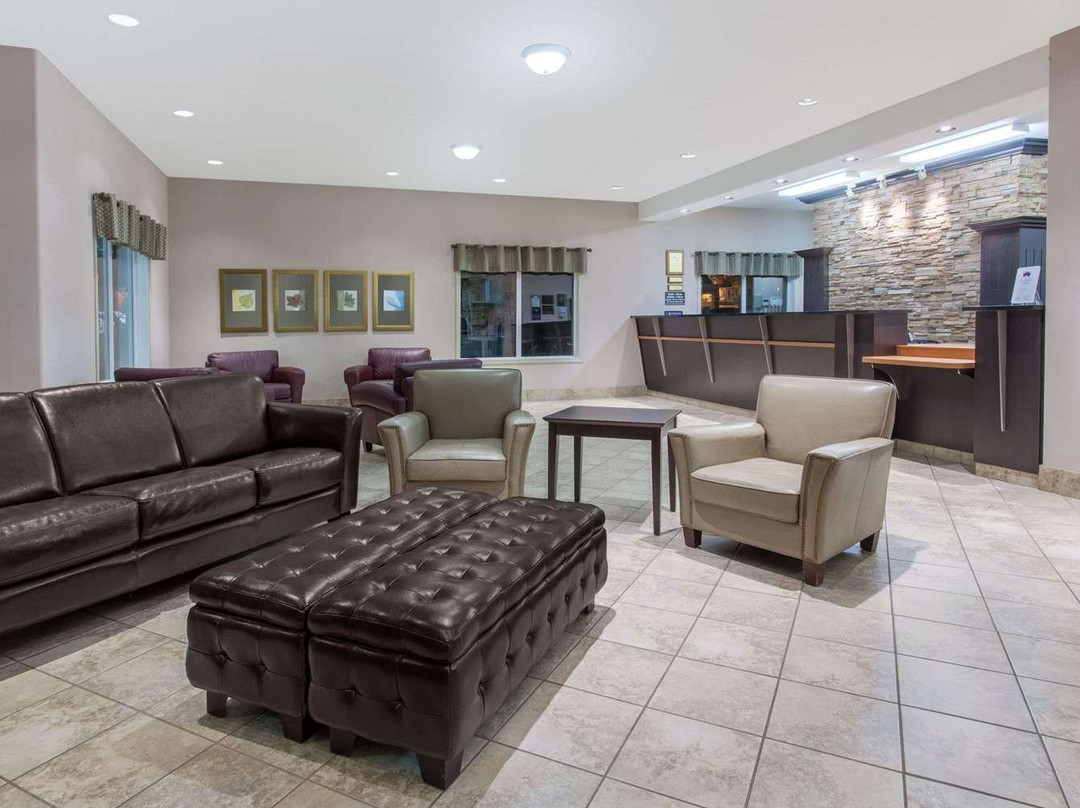 Ramada by Wyndham Brooks主图