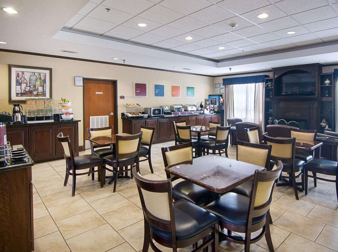 汤博尔康福特套房酒店主图