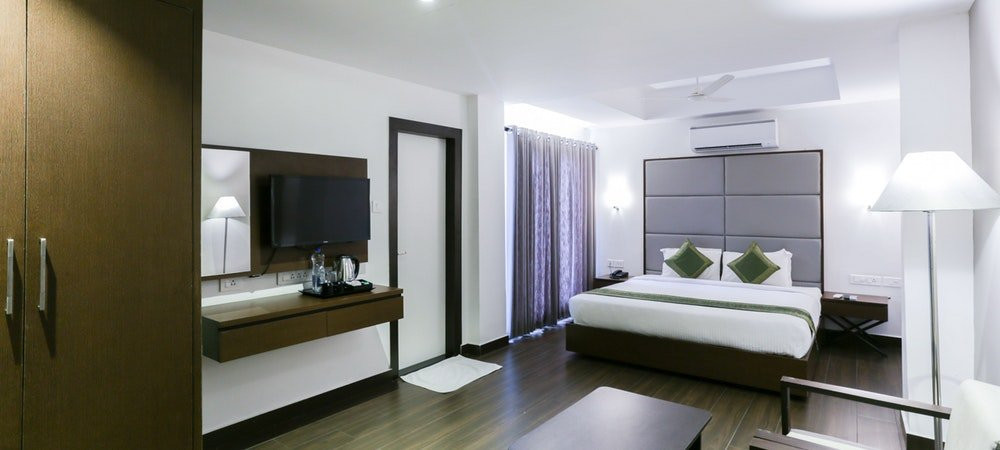 Hotel Crown Suites主图
