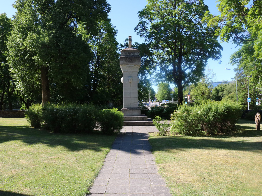 Freedom Monument-Rapla必去景点