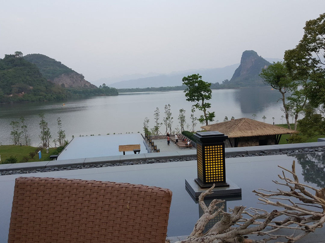 宝晶宫天鹅湖度假酒店主图