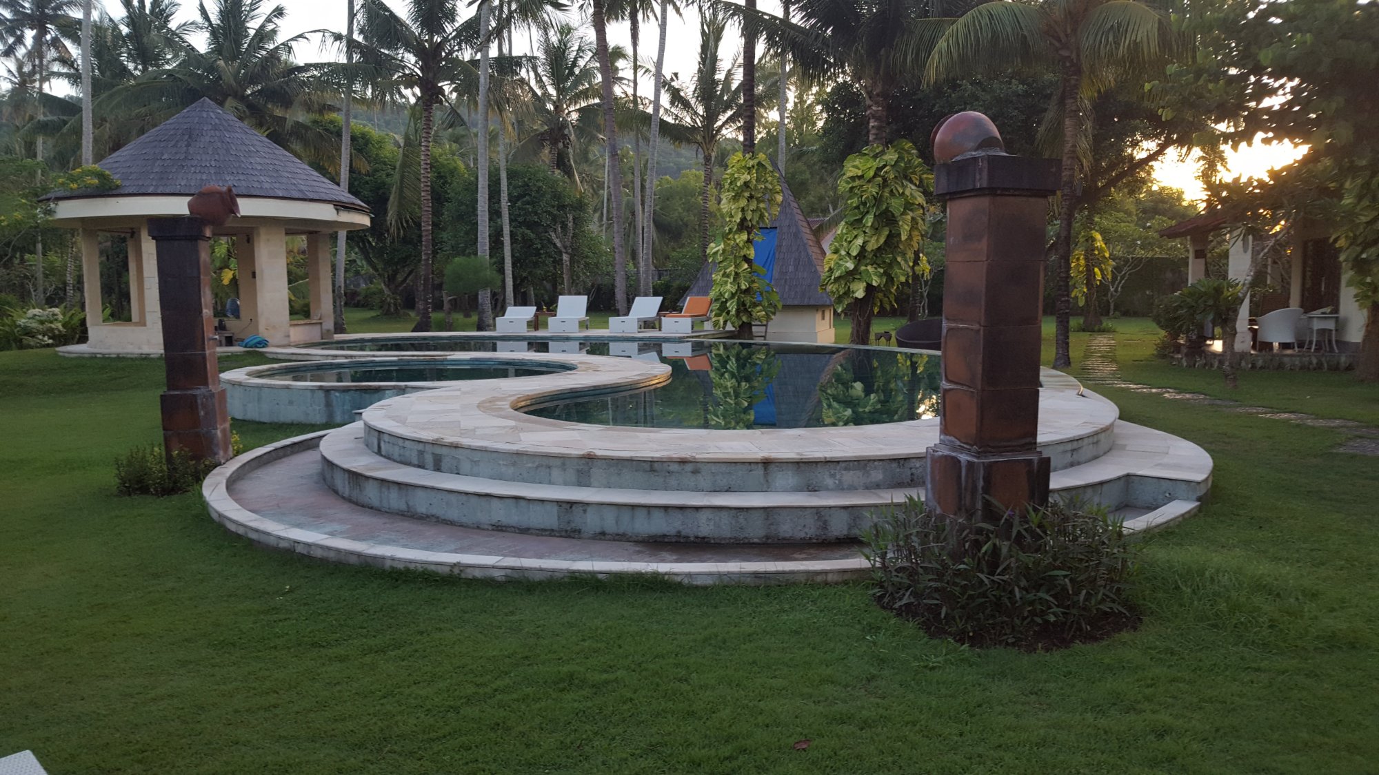 普瑞林加尼简易别墅酒店-泳池