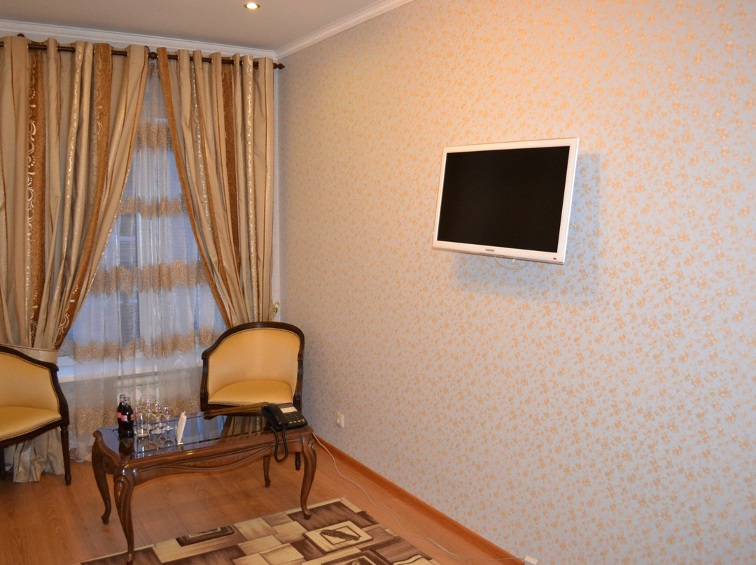 July Hotel主图