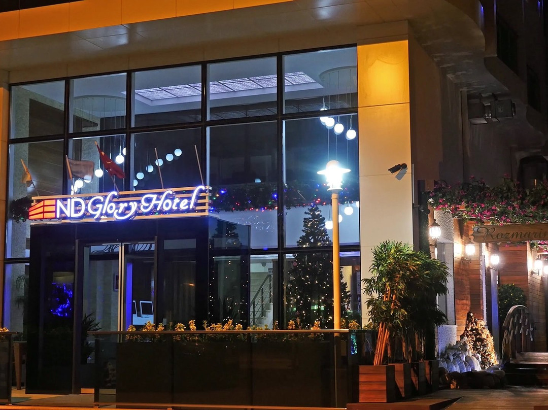 End Glory Hotel主图