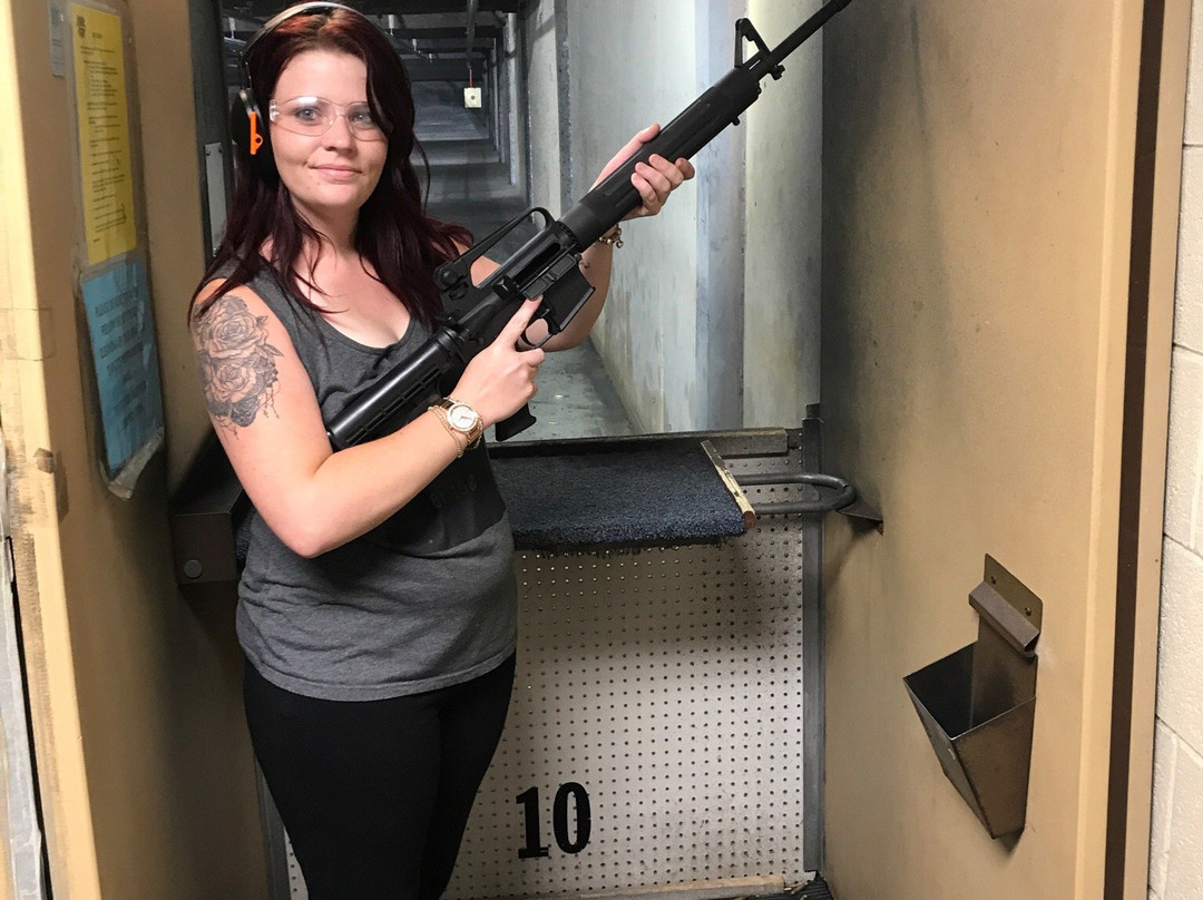 Double Action Indoor Shooting Center & Gun Shop-Madison Heights必去景点