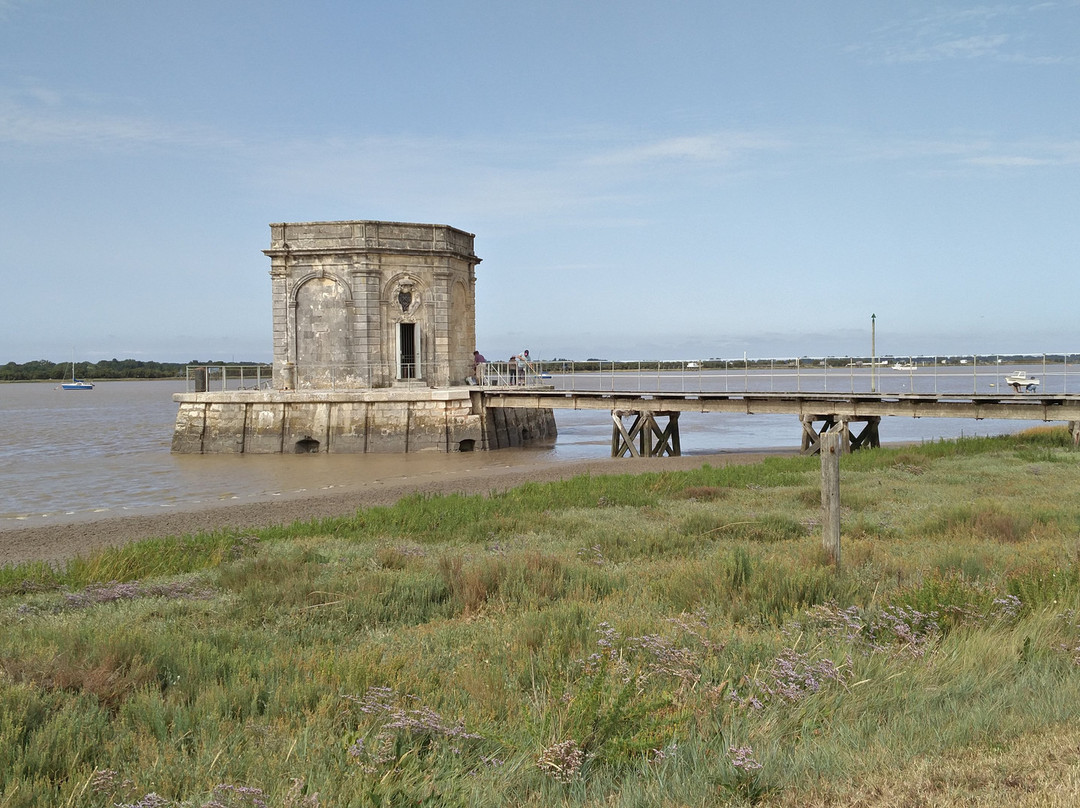 Saint Nazaire sur Charente旅游景点-Fontaine Royale De Lupin