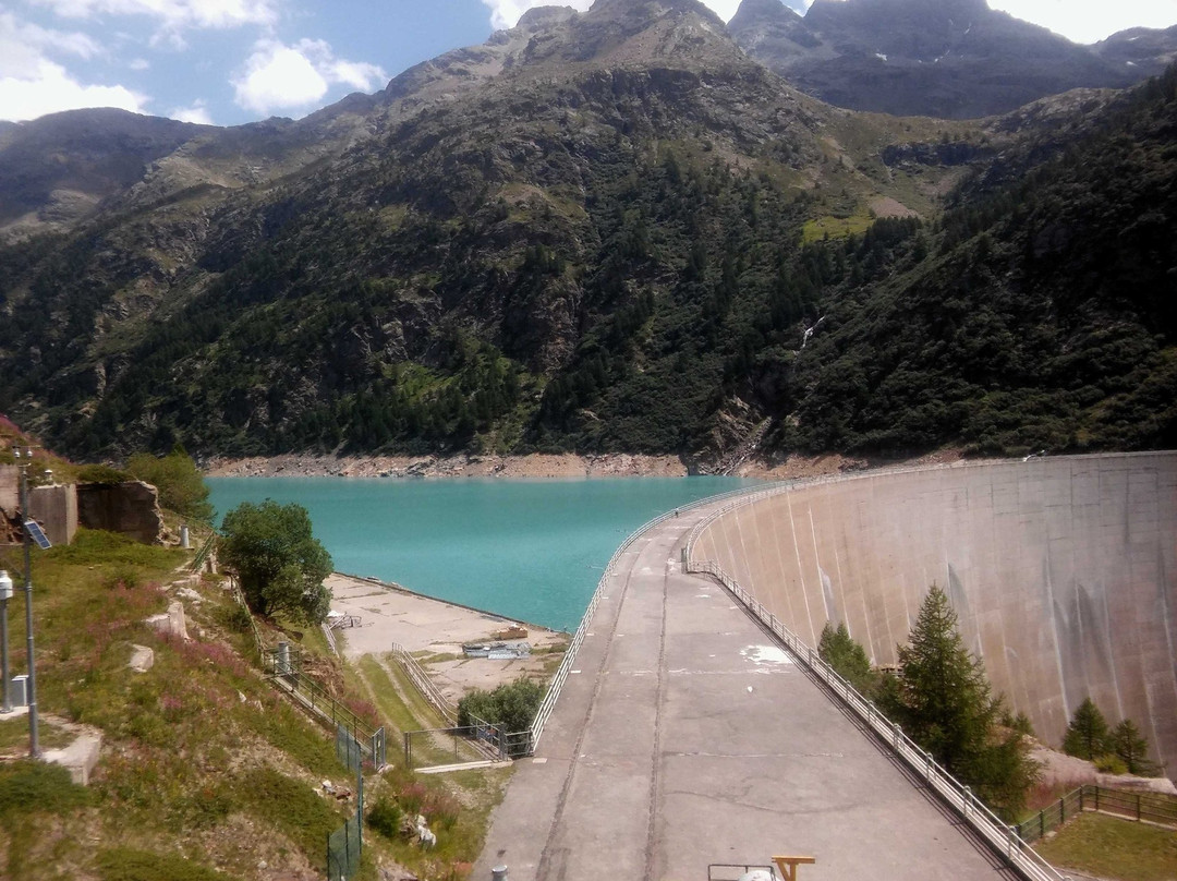 Lago di Place-Moulin景点图片