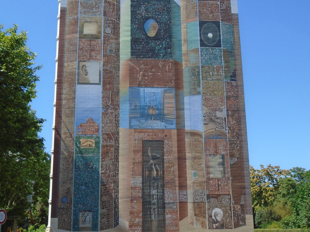 Saint-Fons旅游景点-Wall paintings in the United States district by Tony Garnier